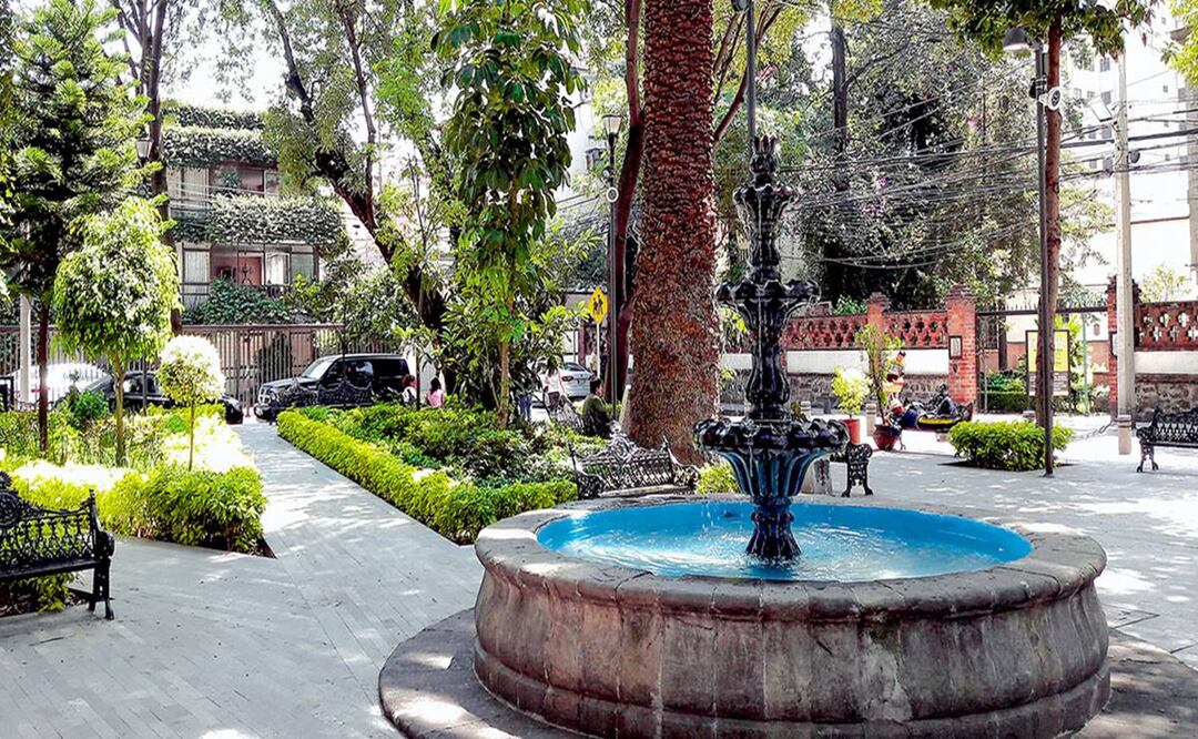 La plaza es un lugar agradable donde podrás pasar un agradable rato, a menos que se te aparezca el fantasma de Mixcoac. Foto: Generación Anáhuac