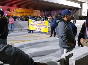 Vecinos de Ixtapaluca y Valle de Chalco bloquean autopista México-Puebla; exigen construcción de una estación de trolebús