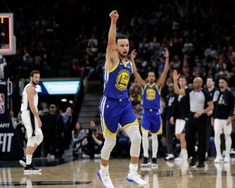 La increíble canasta de Stephen Curry