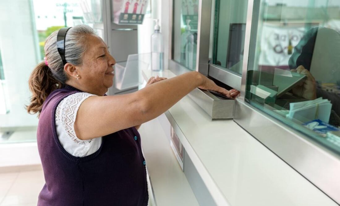 Población señala que cubrirán su pensión con programas sociales. Foto: Banco del Bienestar
