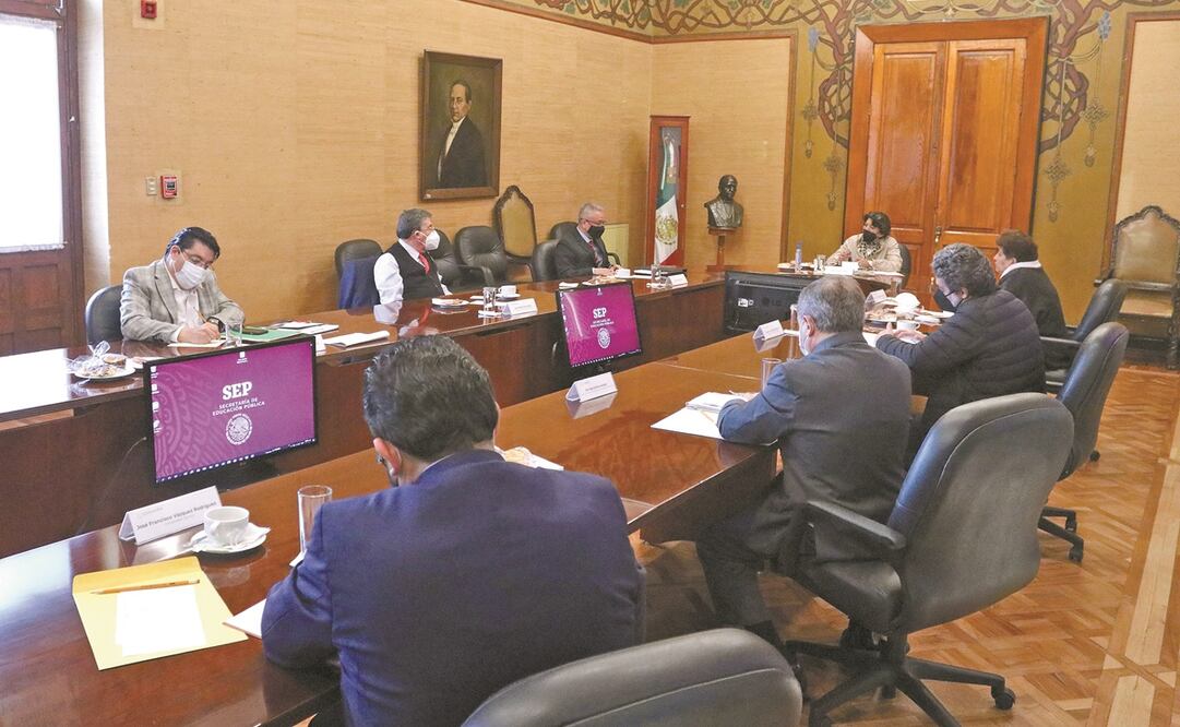 La titular de la SEP detalló que se transmitieron 9 mil 480 programas de televisión y mil 200 de radio. Foto: ESPECIAL