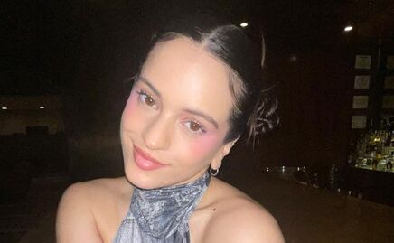 Rosalía impone tendencia al lucir zapatos con calcetas largas