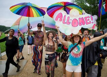 Marcha de orgullo gay en EU se convierte en protesta contra Trump; "es un mitin por nuestras vidas", afirman asistentes