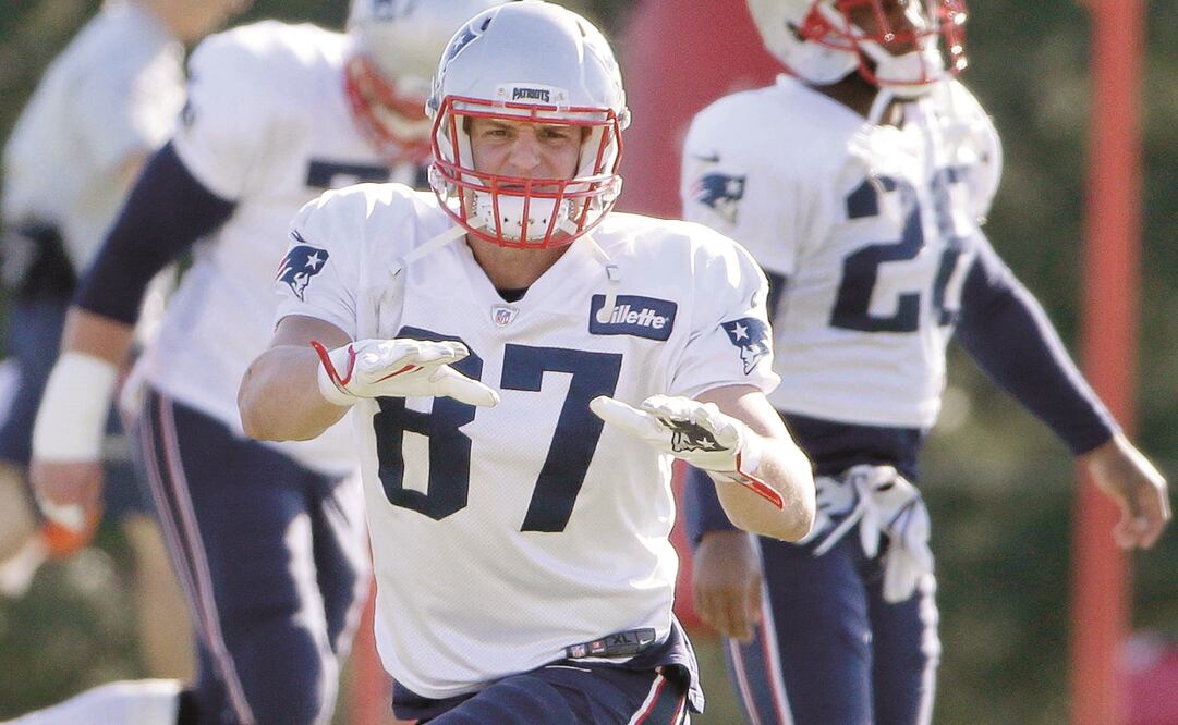 Rob Gronkowski y compañía, a amarrar el liderato de división (STEVEN SENNE. AP)