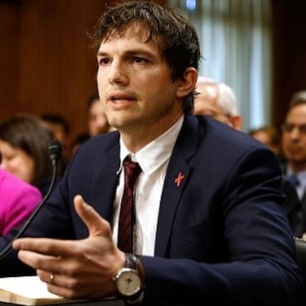 Ashton Kutcher un actor que se suma a lista de los menos aseados (Fuente. Instagram @ashton.kutcher.fans)