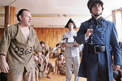 Los Miserables busca encantar a jóvenes