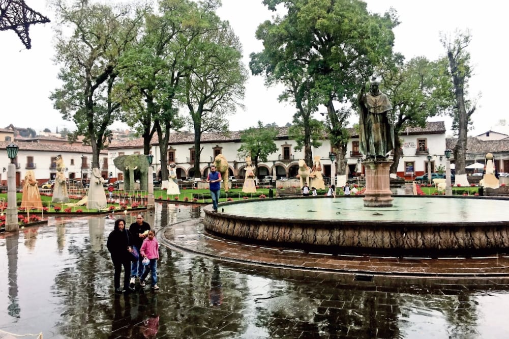 En Pátzcuaro se conservan las calles empedradas y los edificios estilo barroco creados durante la colonia española. (CARLOS ARRIETA. EL UNIVERSAL)