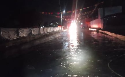 Se desborda río Tlautla en Hidalgo; reportan afectaciones en calles y suspenden clases en una escuela