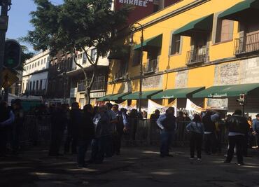 Perredistas acuden a Asamblea Legislativa por Quinto Informe de Mancera