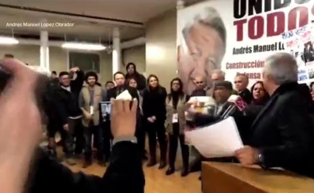 Padre de uno de los 43 normalistas, quien increpó a AMLO en NY