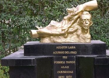 Intentan robar estatua de “El Flaco de Oro”