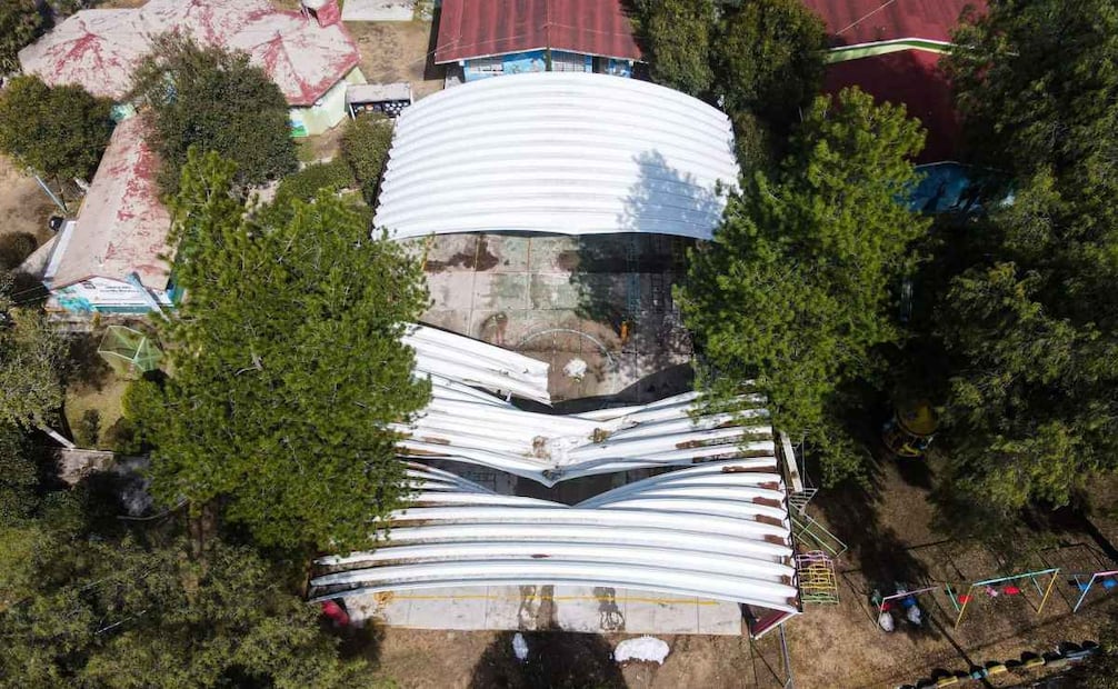 Tromba acompañada de granizo deja daños en al menos cuatro escuelas de Teotihuacán; suspenden clases en una de ellas.
Foto: Especial.