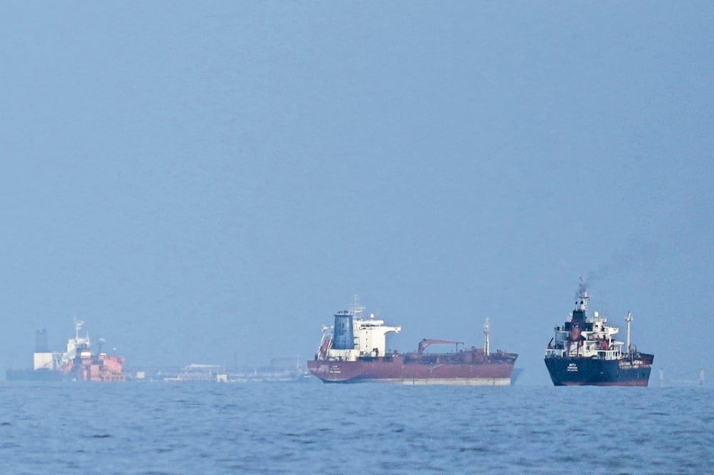 La reapertura total del estrecho de Ormuz desplomó los petroprecios.. Foto: Altaf Qadri/ AP