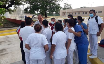 Protestan trabajadores de Hospital Covid-19 de Juchitán, Oaxaca