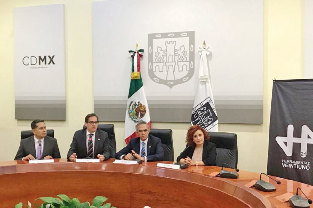 El jefe de Gobierno Miguel Ángel Mancera presentó la plataforma Herramientas 21 (H21) (TOMADA DE TWITTER)