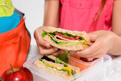 Prepara un lunch saludable para este regreso a clases