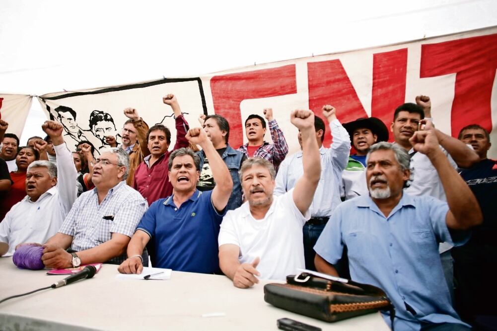 Los dirigentes de la Coordinadora Nacional de Trabajadores de la Educación ofrecieron una conferencia de prensa en el plantón que mantienen en la Plaza de la Ciudadela (IVÁN STEPHENS. EL UNIVERSAL)