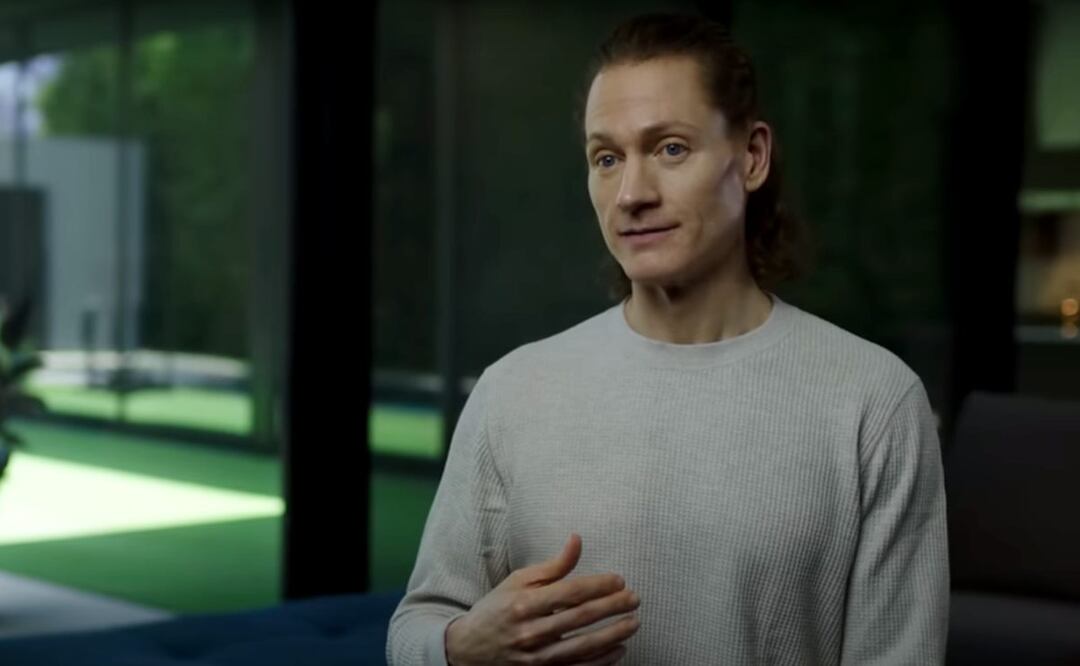 Bryan Johnson se somete a numerosos procedimientos médicos todos los meses. / Foto: Captura de video de YouTube.