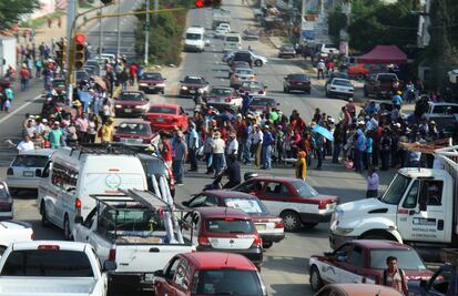 CNTE "toma" medios de comunicación en Chiapas