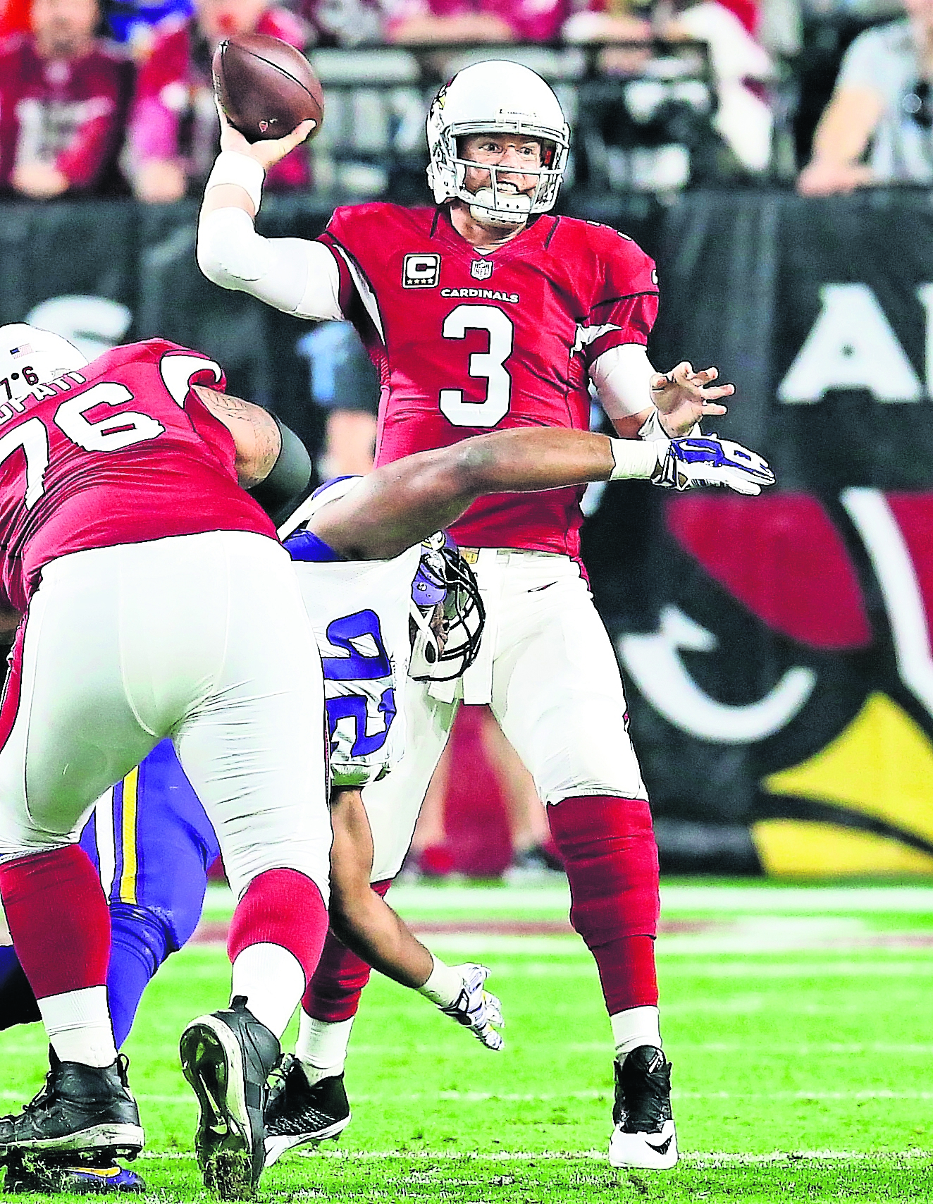 Carson Palmer lanzó para 310 yardas y dos touchdowns (RICK SCUTERI. AP)