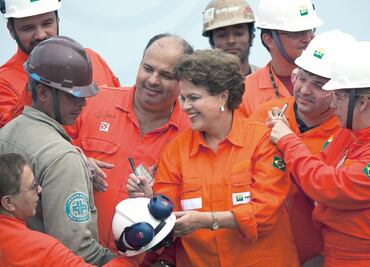 Ordenan bloquear bienes de Rousseff