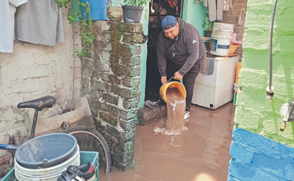 El agua ingresó a viviendas, un jardín de niños, escuelas y otros establecimientos. Foto: Germán Espinosa/ EL UNIVERSAL