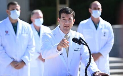 Trump sí recibió oxígeno tras una caída en sus niveles, admite médico