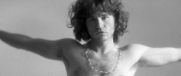 El cáncer le arrebató la voz a Val Kilmer, el actor que un día dio vida al baritono de Jim Morrison