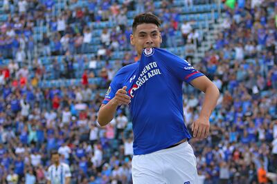 Cruz Azul golea al Pachuca y consigue su primera victoria en casa