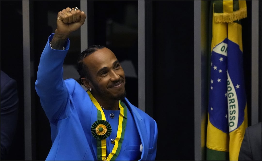 Lewis Hamilton sonriente por ser nuevo ciudadano de Brasil / Foto: AP