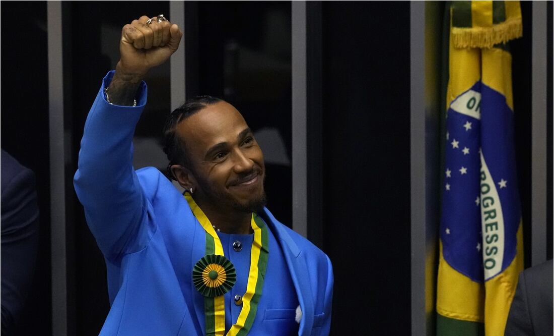 Lewis Hamilton sonriente por ser nuevo ciudadano de Brasil / Foto: AP