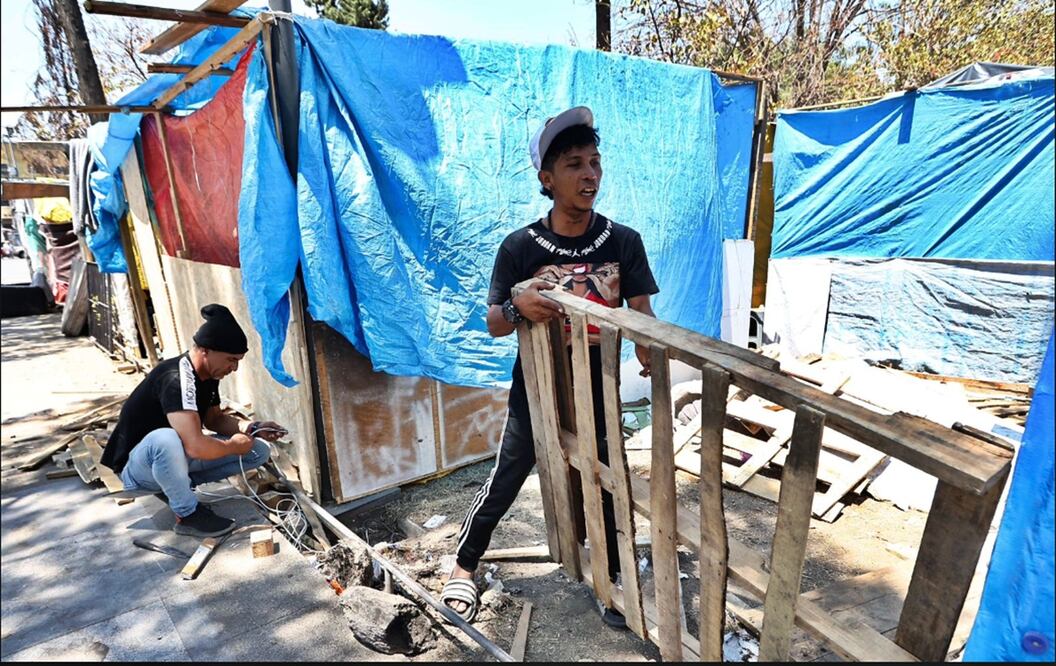 Migrantes regresan al campamento del parque Guadalupe Victoria, el miércoles 7 de mayo de 2025, del que habían sido desalojadas el pasado 1 de mayo. Fotos: Berenice Fregoso/EL UNIVERSAL