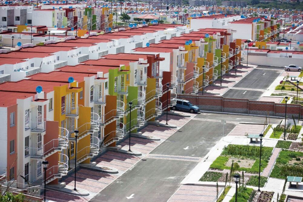 De acuerdo con Santander, 11 mil 300 clientes cambiaron su hipoteca durante el año pasado, de los cuales la mitad lo hizo hacia ese banco (ARCHIVO EL UNIVERSAL)