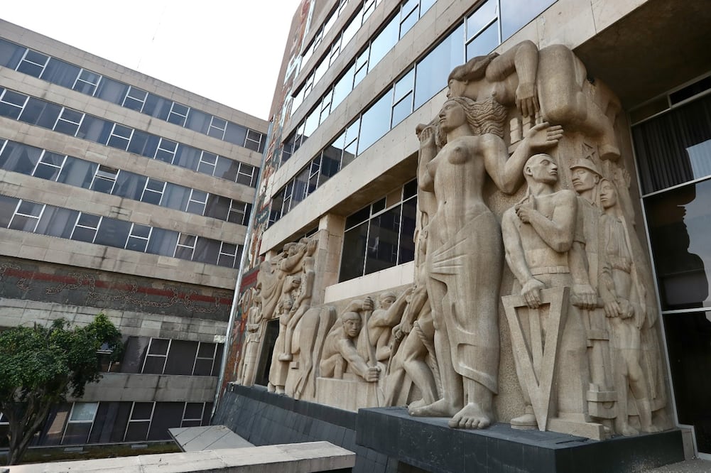 Murales y esculturas de la Secretaría de Comunicaciones y Transportes del Centro SCOP.
Foto: EL UNIVERSAL, archivo
