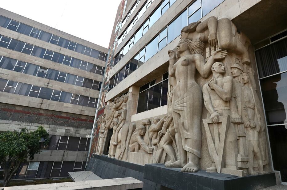Murales y esculturas de la Secretaría de Comunicaciones y Transportes del Centro SCOP.
Foto: EL UNIVERSAL, archivo