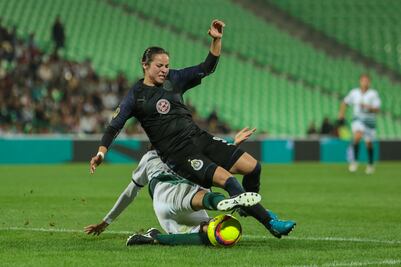 Mujer fue desalojada por insultar a portera de Chivas