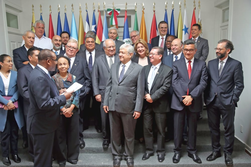 El embajador de Haití en México, Guy Lamothe, leyó un posicionamiento conjunto sobre migración ordenada frente a Andrés Manuel López Obrador y sus homólogos latinoamericanos y del Caribe. (ESPECIAL)