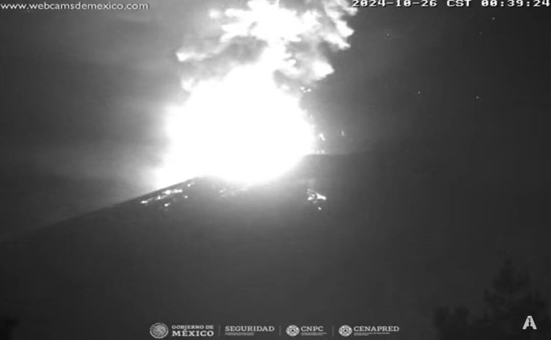 Reportan caída de ceniza del Popocatépetl. El semáforo de alerta volcánica se mantiene en Amarillo Fase 2. Foto: @PC_Estatal