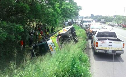 Volcadura en Veracruz deja 8 lesionados 