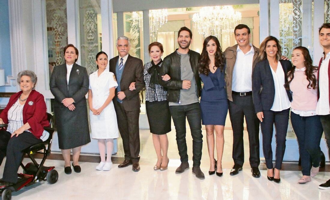 Al inicio de las grabaciones acudieron los actores y la productora del teledrama . / FOTOS: CLASOS Y TELEVISA