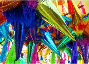 Rompe la piñata y no la dieta, ¡lánzate por la fruta!