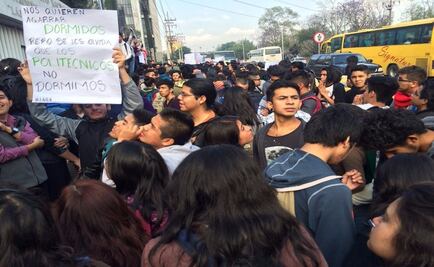 Suman cinco horas de cierre de un carril en Constituyentes