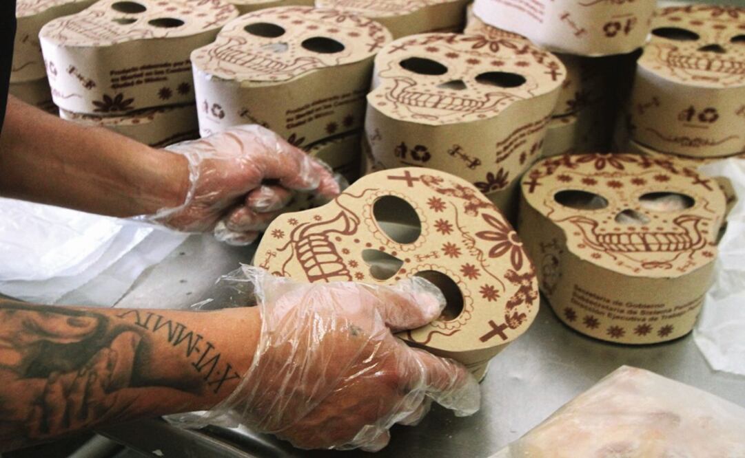 Mexican inmates bake traditional “pan de muerto” - Photo: Carlos Mejía/EL UNIVERSAL