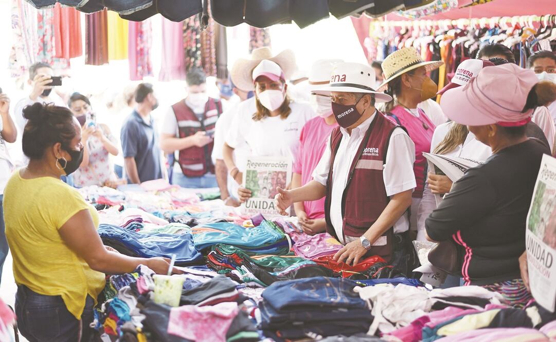 Con chalecos guinda, dirigentes y militantes de ese partido iniciaron en Acapulco campaña para conquistar la gubernatura en Guerrero en espera de que se defina la candidatura mediante una encuesta. Fotos: Salvador Cisneros Silva. EL UNIVERSAL