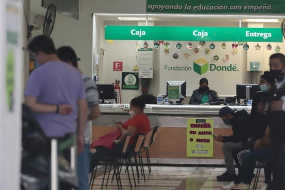 Crónica. "Unos vienen a empeñar para sacar para los reyes, yo para pagarle al gobierno"