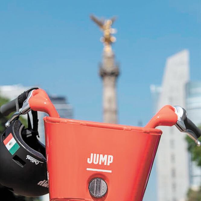 Operación. El sistema de JUMP consiste en cobrar al usuario 10 pesos para desbloquear la bici, más tres pesos por cada minuto que se usa. Foto/TOMADA DE TWITTER