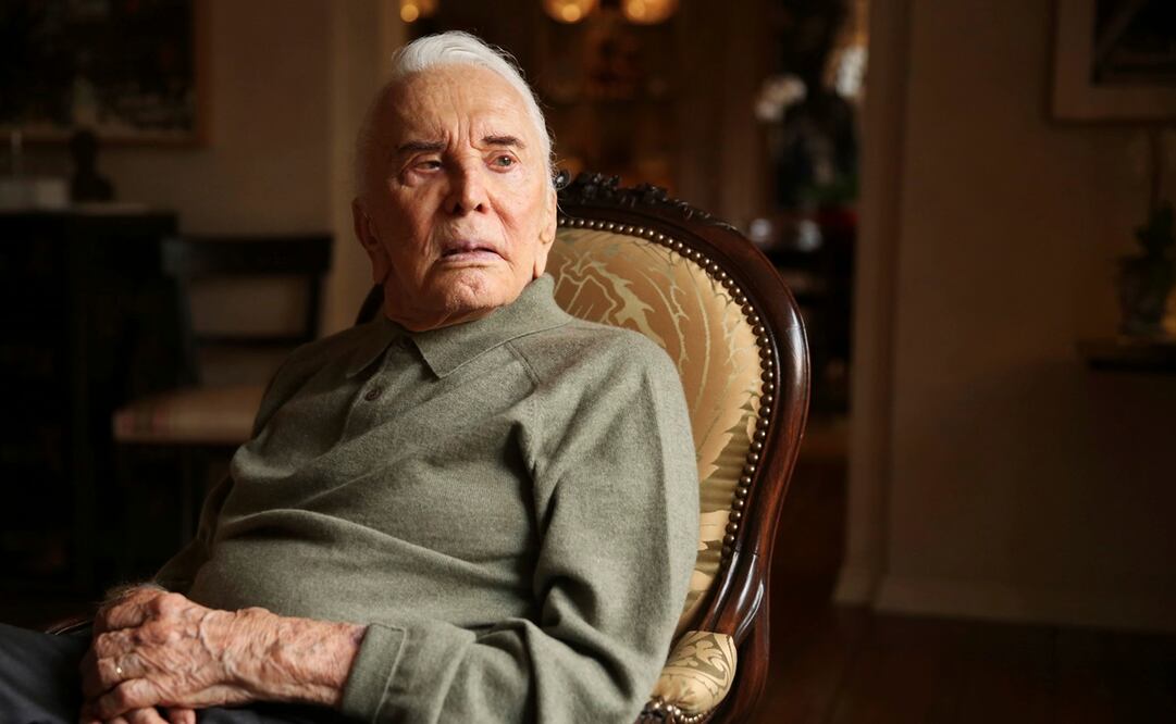 Kirk Douglas quiso un día tranquilo con su familia. Foto: AP