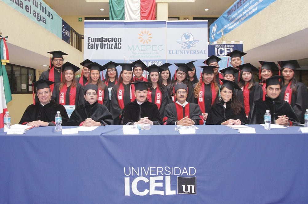 La Fundación Ealy Ortiz AC y Maepec entregaron reconocimientos a 18 becarios de la primera generación 2012-2015 de la Universidad ICEL (CARLOS MEJÍA. EL UNIVERSAL)