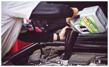 Cómo pasar gasolina de un coche a otro