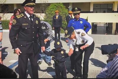 Cumplen sueño de niño con cáncer